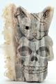 Handgesneden schedel in Kwartskristalcluster